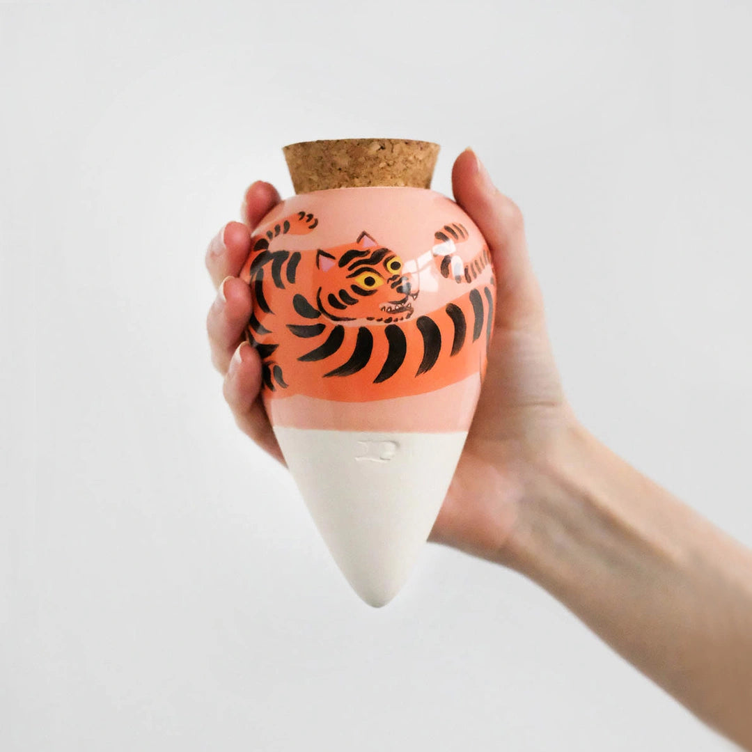 Olla - Tiger by Camille Gressier